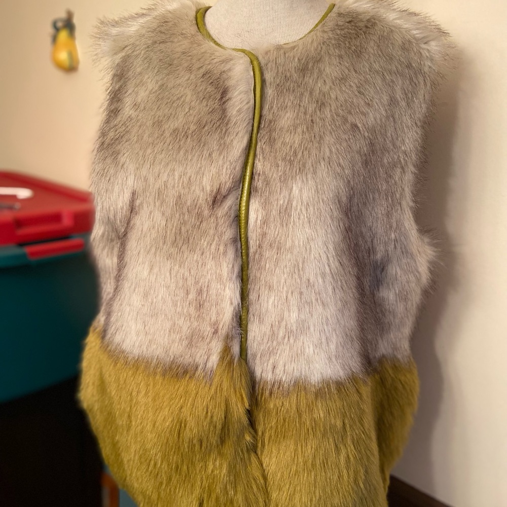 Mob Wife Dylan Los Angeles XL Faux Fur Vest multicolored NWOT